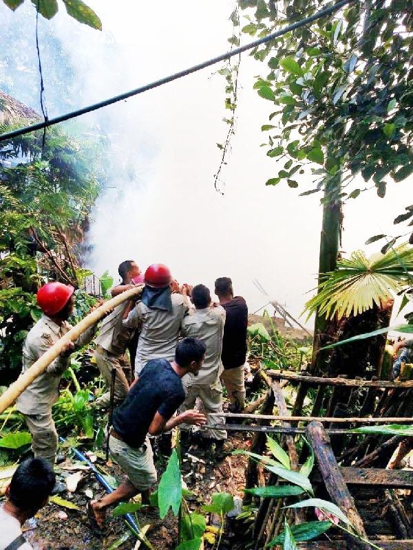 Fire fighters engaged in dousing off the fire which occurred in Jahjan Ward, Mon Town on October 10. On receiving report of the incident, Fire & Emergency Services mobilized a quick response team from Fire Station, Mon. Two fire tenders with equipments and fire personnel were pressed into action to control the fire. There was no casualty; however, one kutcha house and property worth Rs 10 lakh approximately were lost in the inferno which was caused by electrical short circuit. The response team was led by Duty Commander, ASI, Dennis Singson.